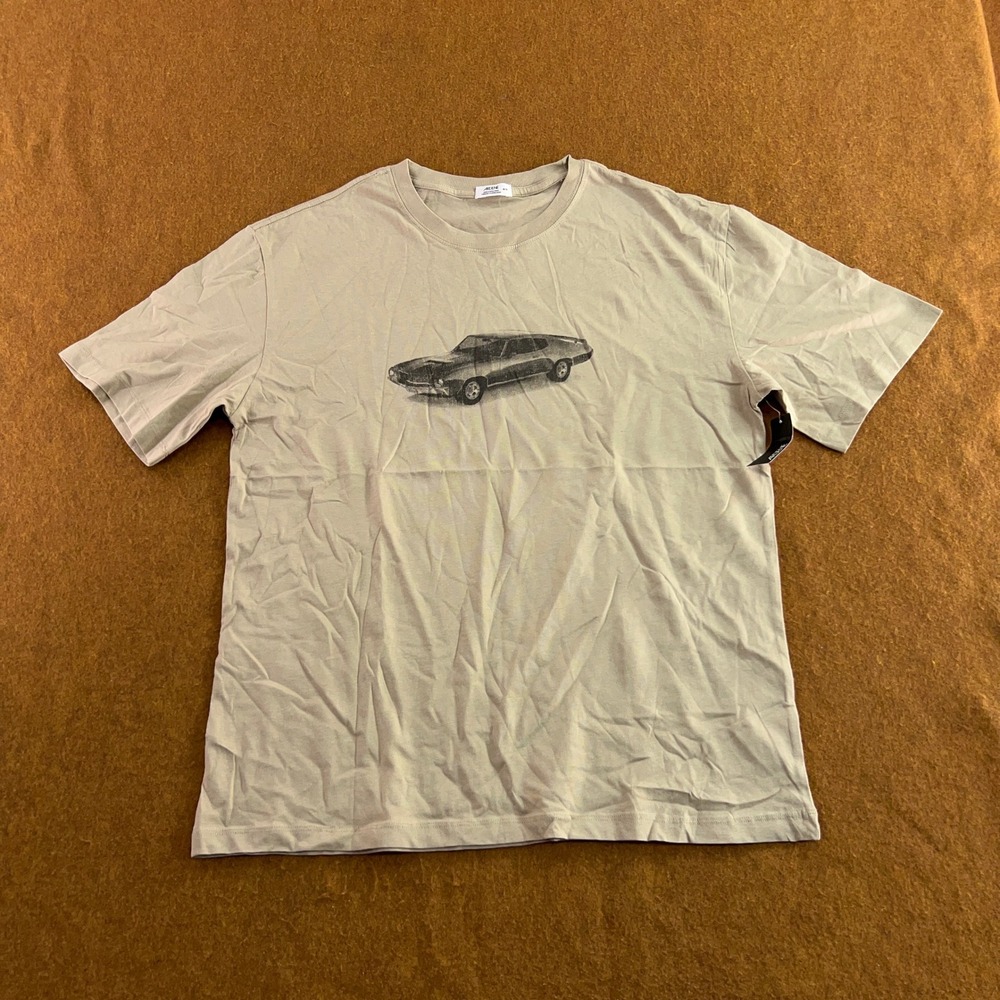 Ardene Mens Medium Tan Muscle Car Graphic Short Sleeve Cotton T-Shirt NWT